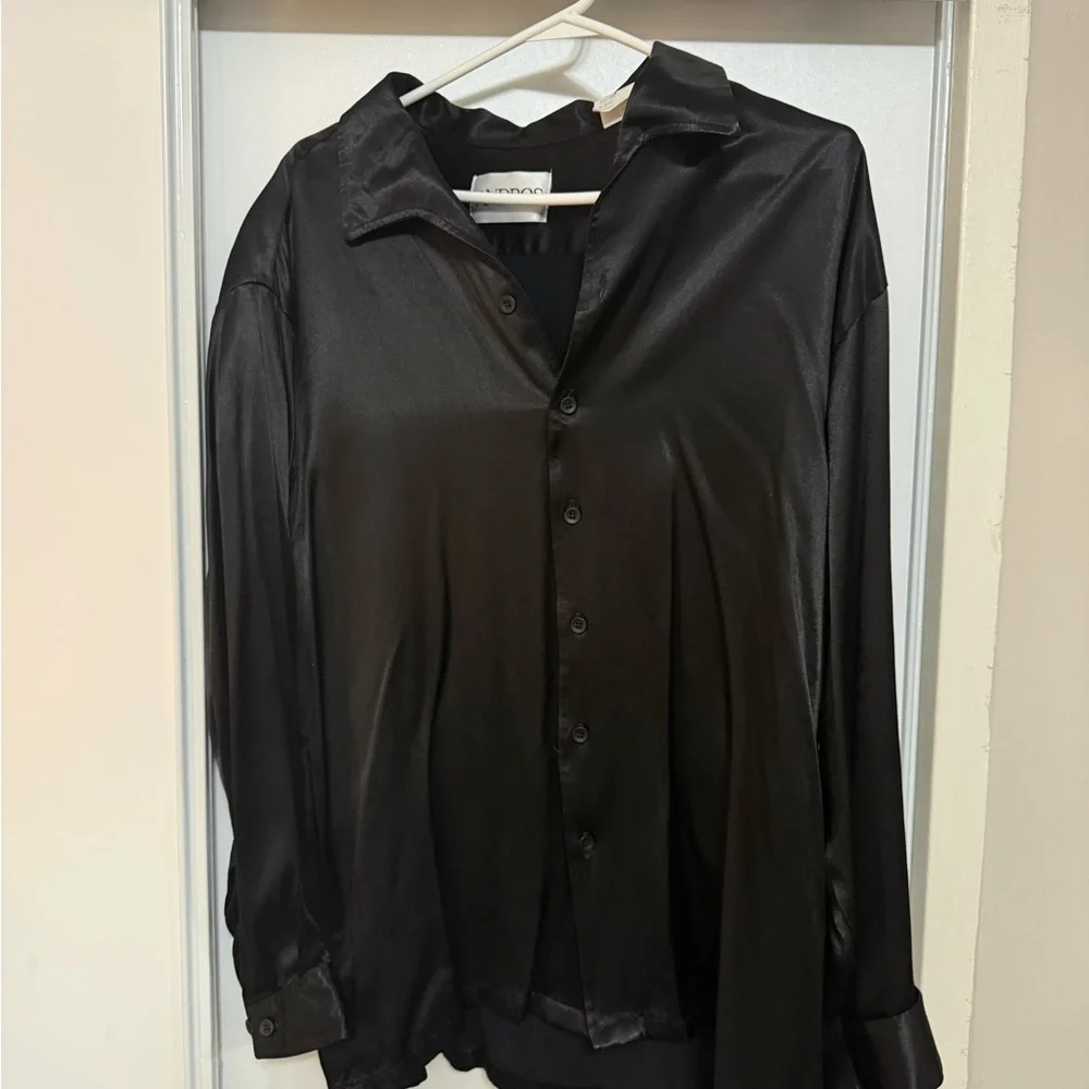 Chic Black Satin Blouse - Picture 1 of 1